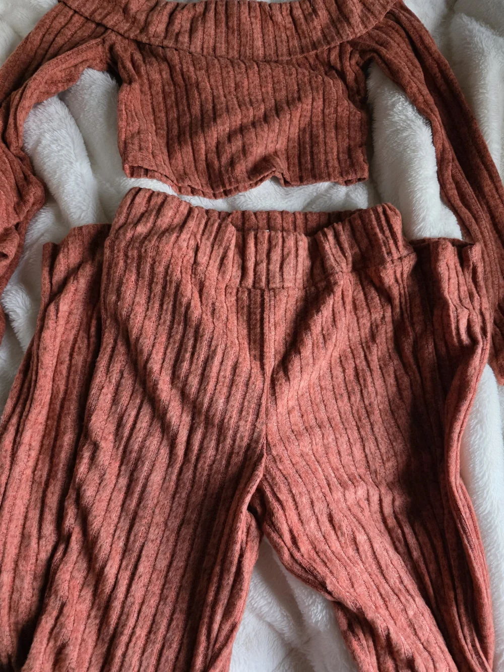 New Ribbed Off-Shoulder Knit Two-Piece Set - Rust Color - Picture 6 of 7